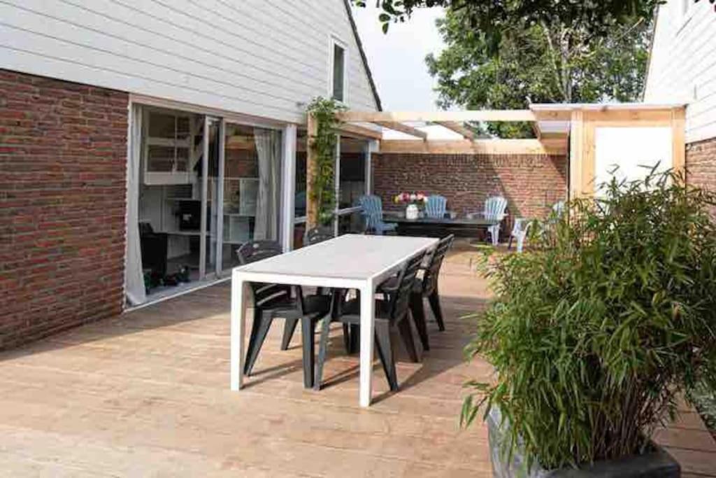 Cosy Bungalow With Private Garden Noordwijkerhout Exterior photo